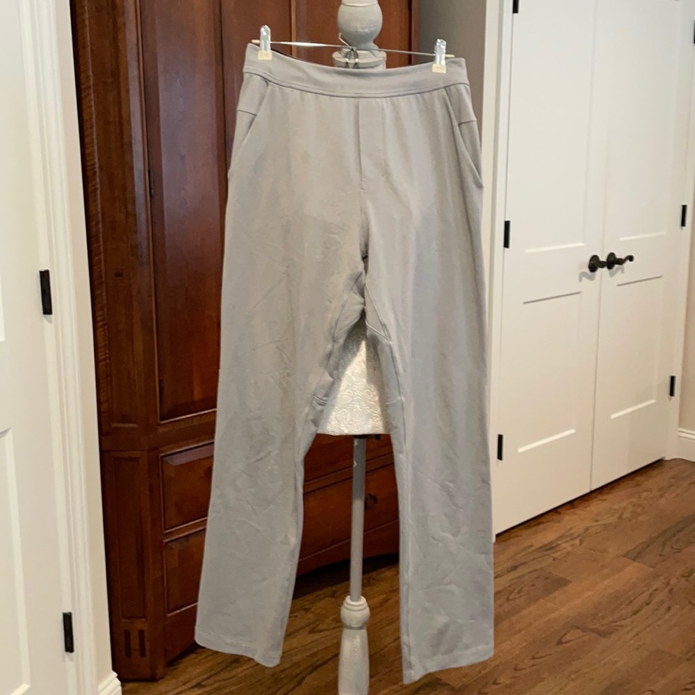 Lululemon men’s relaxes stretch pant. 32Wx32L